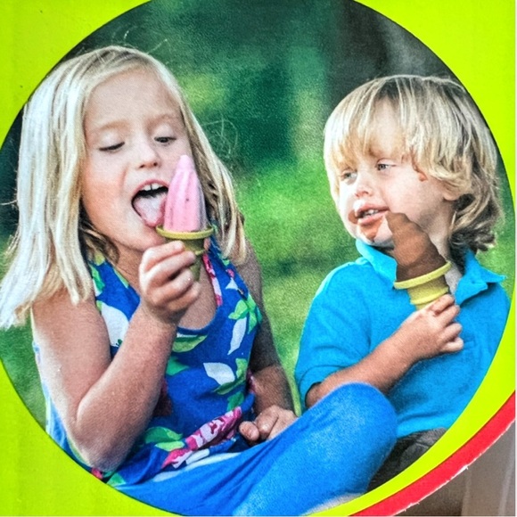 New Ice Cream or Ice Pop Treats 2 Piece Mold Set With Stand - Picture 12 of 15